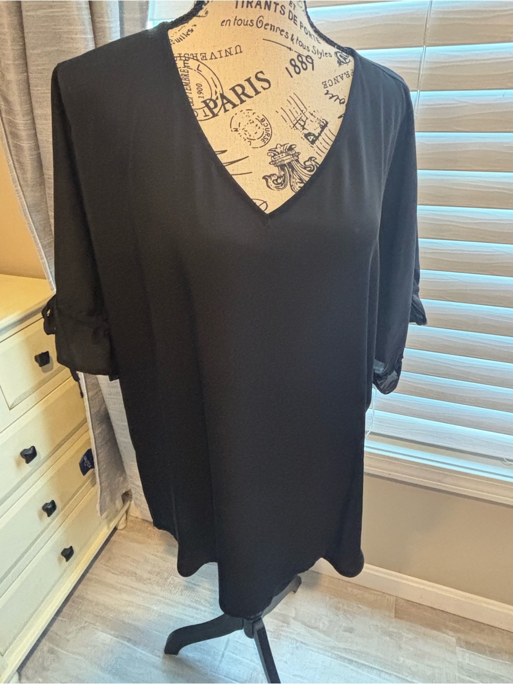 Express Black V-Neck Roll-Tab Sleeve Blouse no size tag but XL
